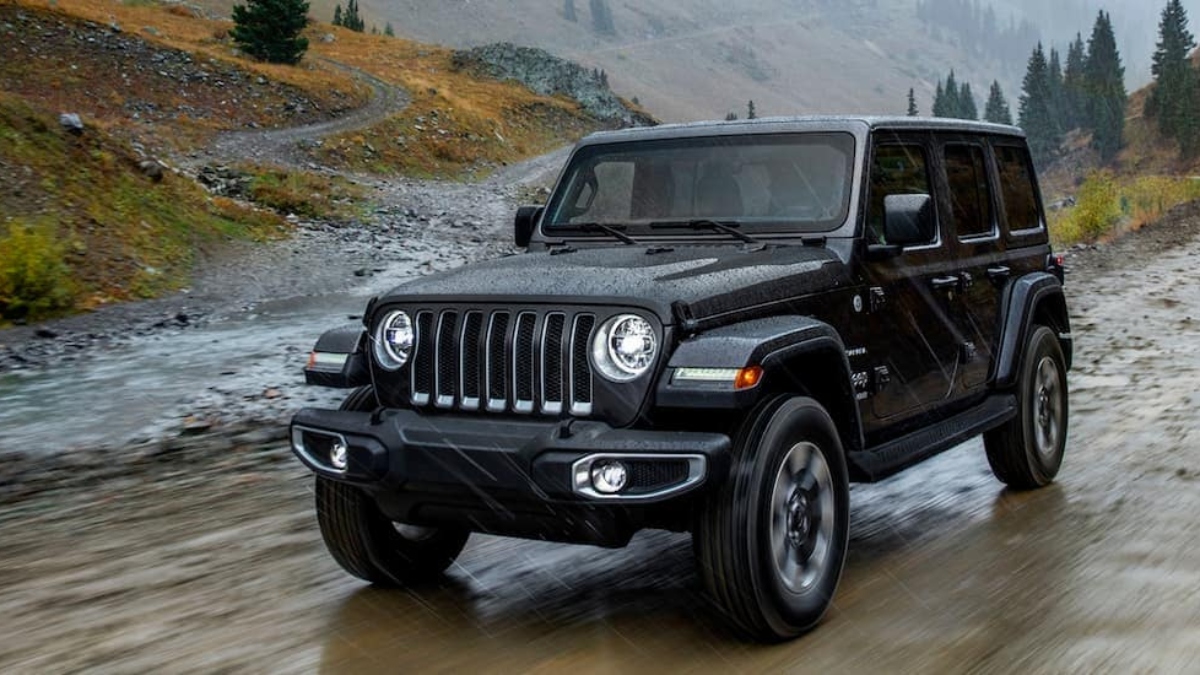 jeep wrangler के लिए शोरूम में उमड़ी भीड़! बुलानी पड़ी पुलिस, मात्र 57.85 लाख…