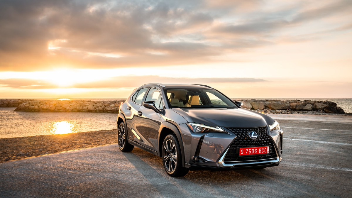 Lexus UX को देखते ही बजने लगा “मेरा दिल ये पुकारे आजा” लेकिन 40,00,000 रुपये…!