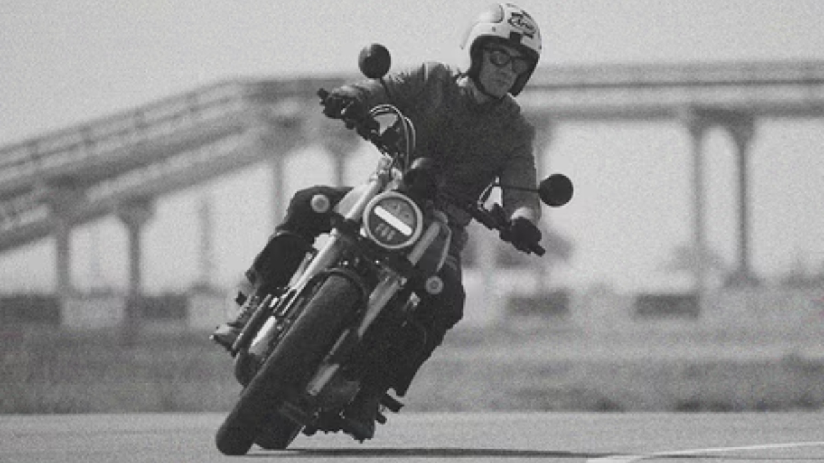 Harley-Davidson की तस्वीरों पर आया लड़कियों का दिल! लड़के भी…